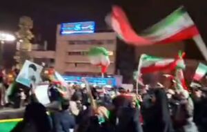 خروش مردم تهران در میدان جمهوری