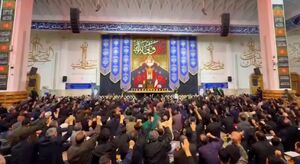 فیلم/ طنین فریاد هیهات منا الذله در حرم حضرت معصومه(س)