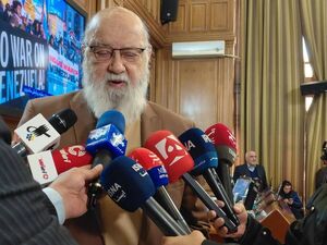 چمران: انتخاب آیت‌الله مجتبی خامنه‌ای مایۀ دلگرمی وفاداران انقلاب شد