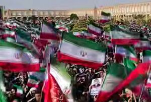 احترام نظامی اصفهانی‌ها هنگام خواندن سرود ملی ایران