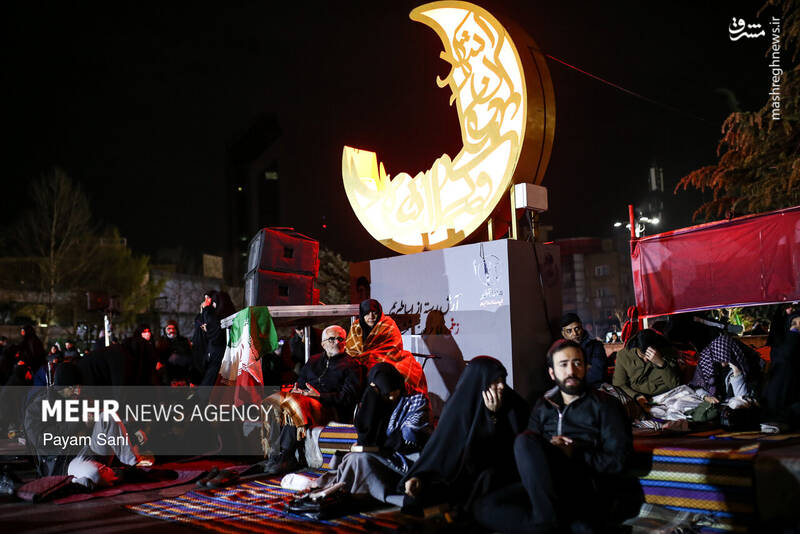 احیای شب نوزدهم ماه مبارک رمضان در میدان ونک تهران
