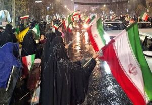 تجمع شبانه مشهدی‌ها زیر بارش برف برای بیعت با رهبر +فیلم