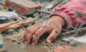 نماهنگ زیبای حامد همایون برای بچه‌های شهید جنگ