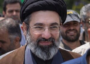 عکس/ رهبر انقلاب در حرم سیدالشهدا(ع)