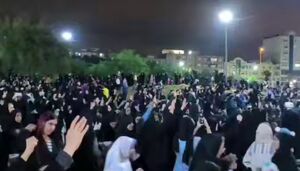 فیلم/ واکنش اهوازی‌ها به صدای انفجار در مراسم احیای