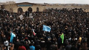 سنگ تمام یک روستا برای سرباز شهیدش