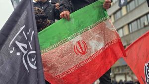 تولد دوباره وحدت و برادری‌های دهه ۶۰/ شیشه عطری که آمریکا به سنگ کوبید!