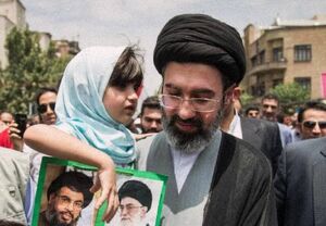 تصویری قدیمی از حضور رهبر انقلاب در در راهپیمایی روز قدس