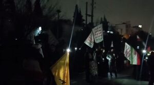 فیلم/ تجمع دانشجویان در برابر سفارت امارات