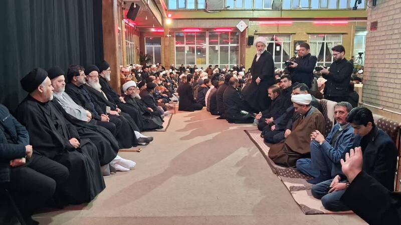برگزاری مراسم یادبود رهبر شهید در دفتر آیت‌الله سیستانی