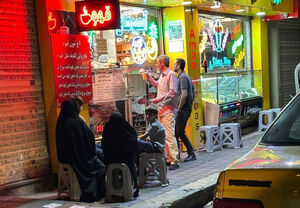 داماد شهید، دختر و نوه رهبر انقلاب در آبمیوه فروشی خیابان کارگر