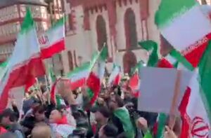 فیلم/ اجتماع پرشور وطن پرستان مقیم آلمان