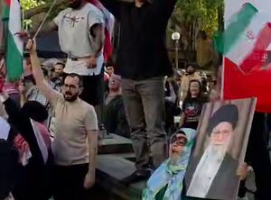 شعار "لبیک یا خامنه‌ای" در سیدنی استرالیا