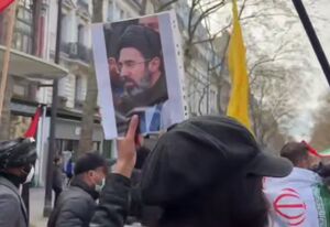 آن روز که ملت به جای رهبر ایستاد
