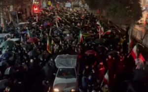 حضور پرشور کرجی‌ها در خیابان‌ها زیر بارش باران