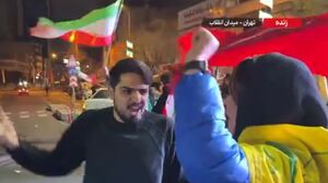 فیلم/ ساعت ۳ نیمه شب و مردم همچنان در خیابان های پایتخت