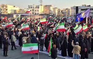 حضور زودهنگام مردم تهران در میدان انقلاب