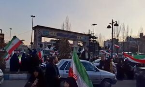 حضور تهرانی‌ها در میدان تجریش در آخرین چهارشنبه سال