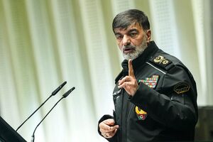 فیلم/ حضور سردار رادان در جمع تجمع کنندگان میدان تجریش