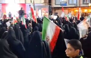 فیلم/ قیام دختران زاهدانی به یاد دانش‌آموزان شهید مینابی