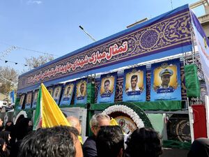 عکس/ تشییع پیکر شهدای دنا، دکتر لاریجانی و سردار سلیمانی در میدان انقلاب