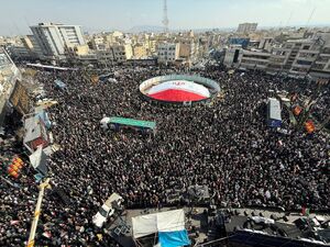 تشییع حماسی شهیدان لاریجانی، سلیمانی و دریادلان ناو دنا