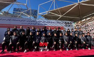 عکس دسته جمعی اعضای تیم ملی فوتبال بانوان پس از ورود به کشور