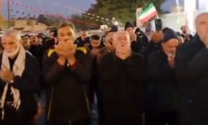 فیلم/ اصفهانی‌ها نماز جماعت را در میدان خواندند