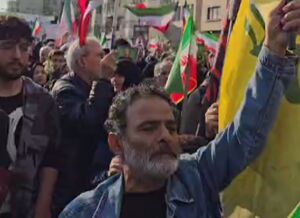 شعارهای آقای بازیگر در مراسم تشییع شهدا در تهران