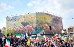 عکس/ طرح جدید دیوارنگاره میدان انقلاب به یاد شهدای مظلوم ناو دنا