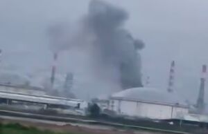 ستون دود برخاسته از محدوده پالایشگاه حیفا