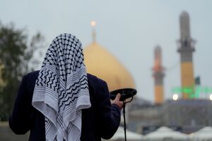 عکس/ بارش رمضانی باران در صحن و سرای امامین عسکرین