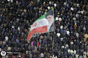 فیلم/ اهتراز پرچم ایران در حرم امام رضا(ع)