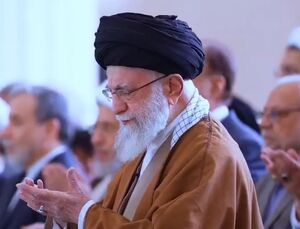 تصاویری از اقامه نماز عید فطر سال گذشته توسط رهبر شهید