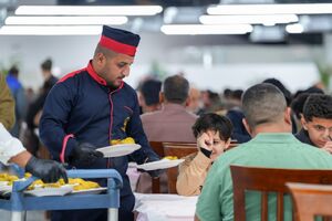عکس/ سرو نهار روز عید فطر در مضیف حرین سامرا