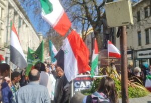 عکس/ تظاهرات ضدجنگ و حمایت از ایران در پایتخت ولز
