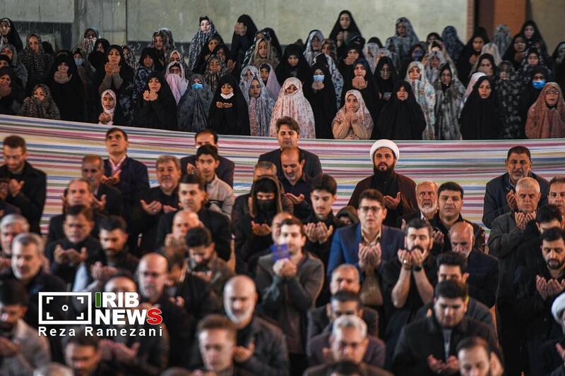  اقامه نماز عید سعید فطر ۱۴۰۵ در خرم آباد و کیش