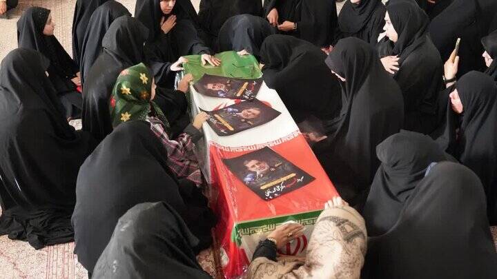 مراسم وداع با پیکر شهید سردار نائینی در معراج شهدای کاشان برگزار شد