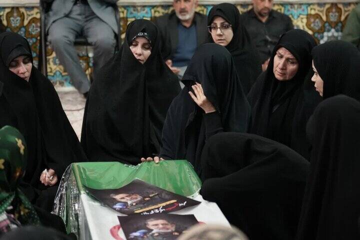 مراسم وداع با پیکر شهید سردار نائینی در معراج شهدای کاشان برگزار شد