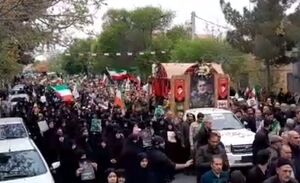 فیلم/ کاشانی‌ها پیکر شهید نائینی را در آغوش گرفتند
