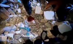 فیلم/ لحظات تلخ بیرون‌کشیدن پیکر یک کودک از زیر آوار در خرم‌آباد
