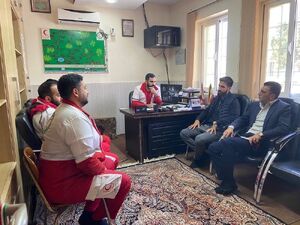 عکس/ مدافع تیم فوتبال تراکتور هم هلال‌احمری شد