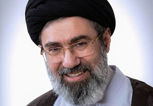 دو تصویر زیبا از رهبر معظّم انقلاب اسلامی