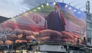 تصویر رهبر انقلاب بر دیوارنگاره خیابان جمهوری نقش بست