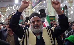 فیلم/ بختیاری‌های دزفول با لباس محلی در میدان