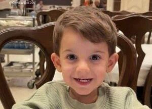 این کودک ۴ ساله در تهران به خیل عظیم شهدا پیوست