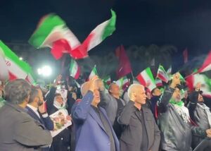 فریاد "الله کبر" مدیران فوتبالی در میدان ولیعصر(عج)