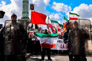پخش آهنگ جدید محسن چاوشی در تجمع مردمی حمایت از ایران در پاریس