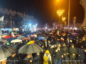 فیلم/ بیعت خلخالی ها زیر باران با رهبر انقلاب اسلامی