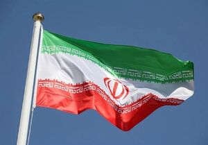 اهتزاز بزرگترین پرچم مقدس ایران با حضور مردم در 12 فروردین